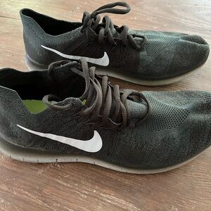 Nike Free RN Flyknit Mens Sneakers  Size 11